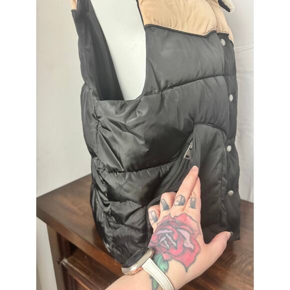 Levi's Quilted Black and Cream Puffer Vest with Sherpa Collar XXL NWOT - Picture 4 of 9